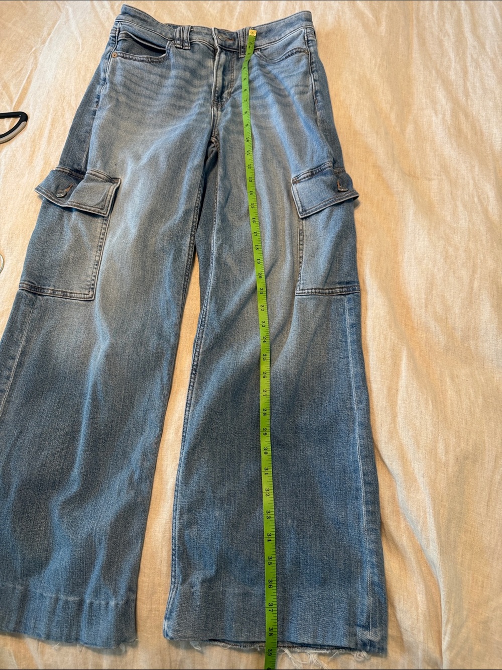 American Eagle Outfitters Light Blue Wide-Leg Cargo Jeans - Picture 6 of 9